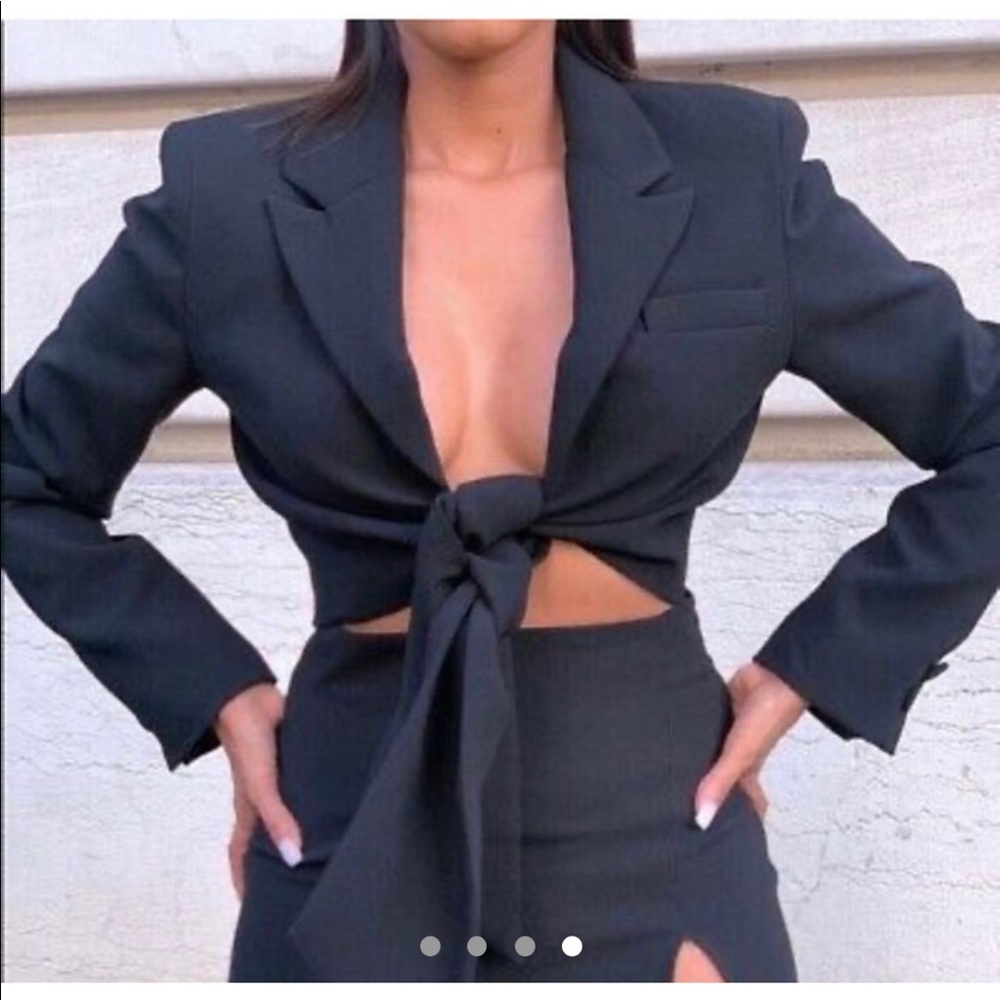 Zara tied cropped blazer in black. - Picture 4 of 5
